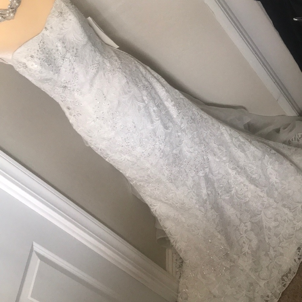 NWT STRAPLESS IVORY TRUMPET  LACE WEDDING DRESS